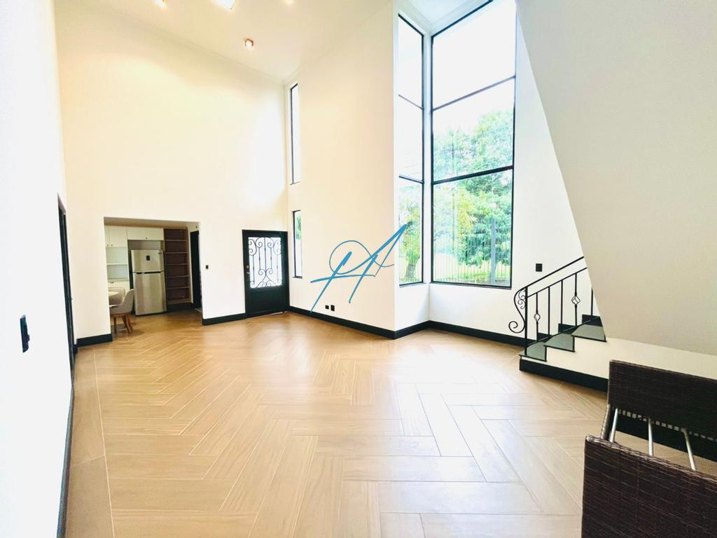 Casa à venda com 4 quartos, 285m² - Foto 1