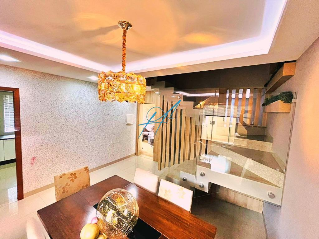 Casa à venda com 4 quartos, 210m² - Foto 1