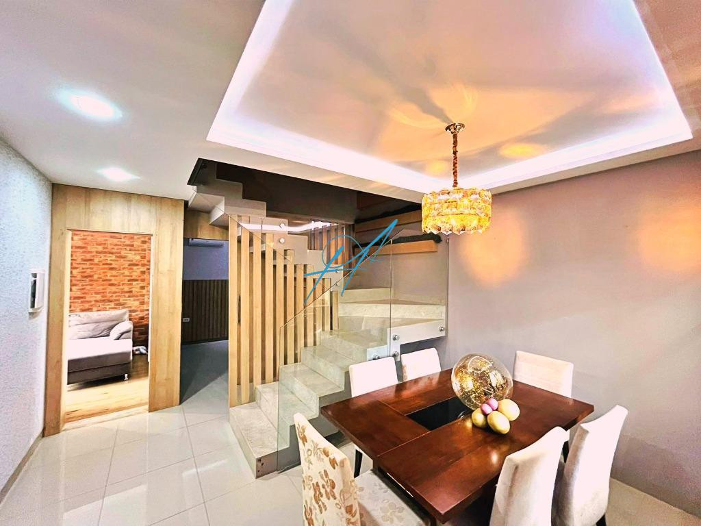Casa à venda com 4 quartos, 210m² - Foto 2