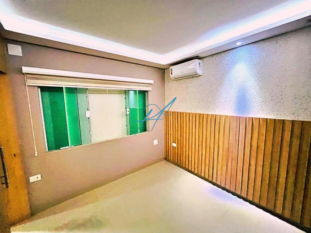 Casa à venda com 4 quartos, 210m² - Foto 14
