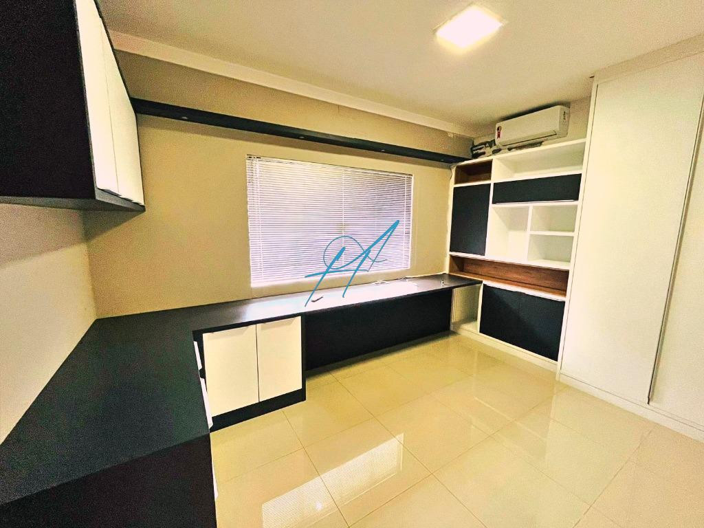 Casa à venda com 4 quartos, 210m² - Foto 16