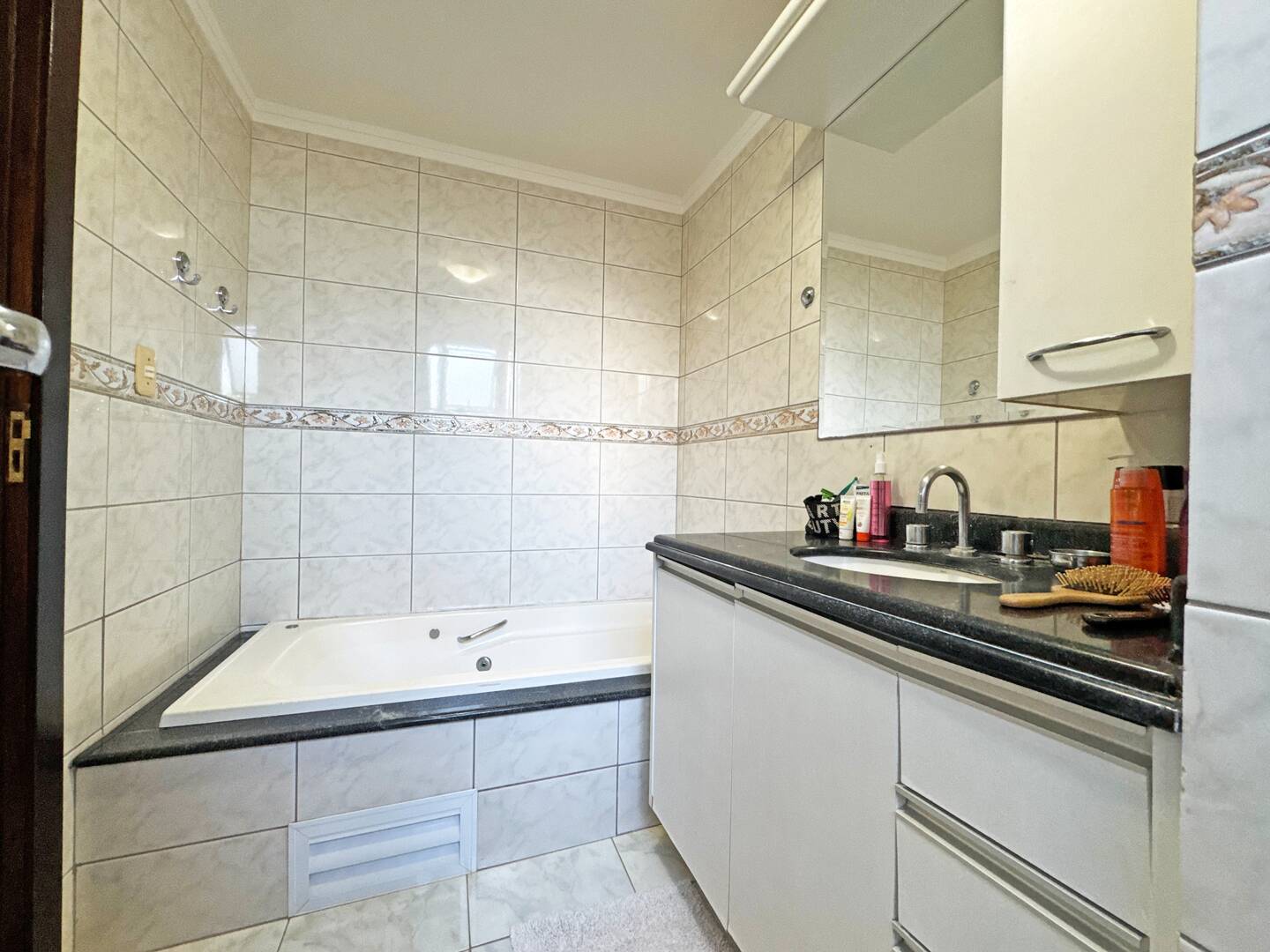 Apartamento à venda com 3 quartos, 137m² - Foto 9