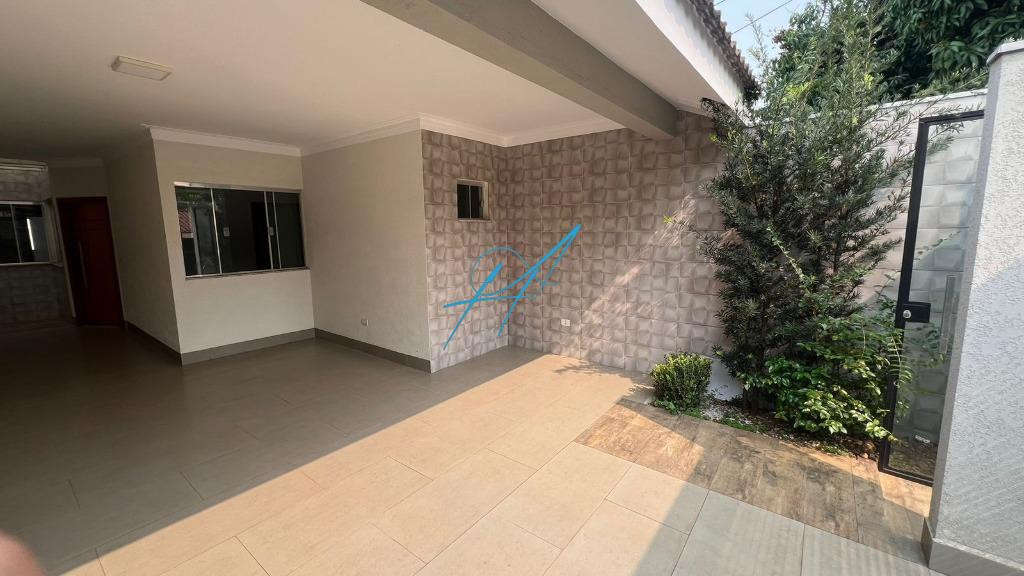 Casa à venda com 3 quartos, 118m² - Foto 1