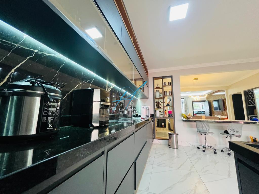 Casa à venda com 3 quartos, 240m² - Foto 14