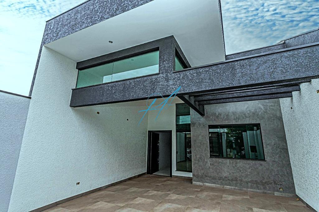 Casa à venda com 3 quartos, 105m² - Foto 1