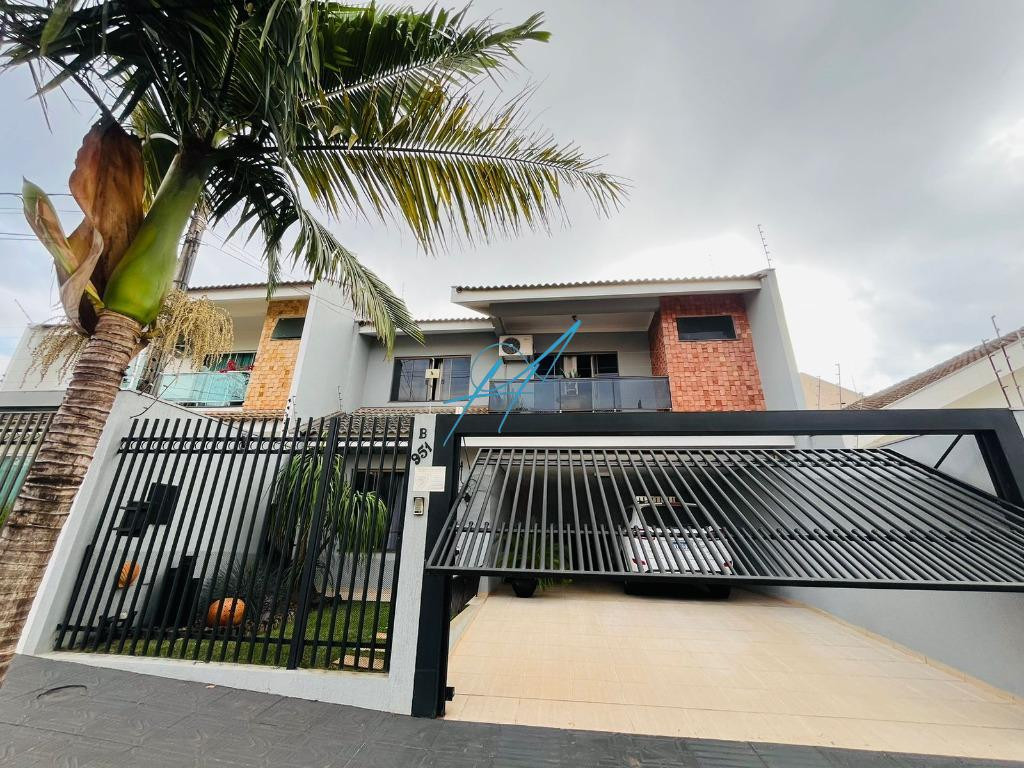 Sobrado à venda com 4 quartos, 234m² - Foto 1