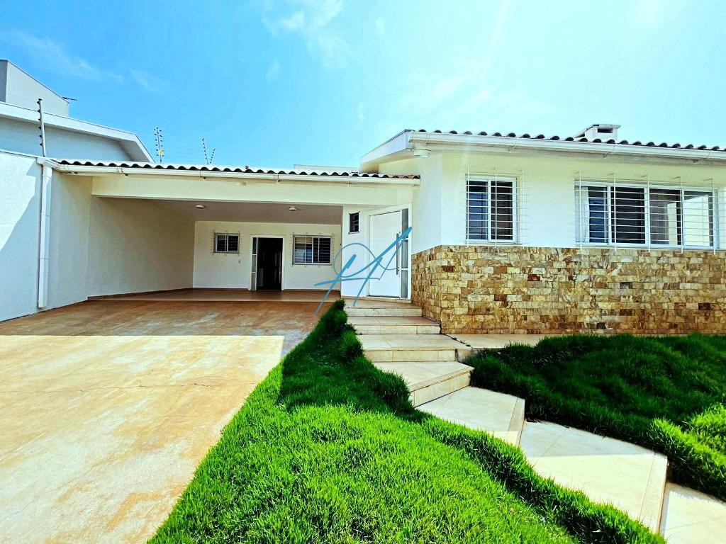 Casa à venda com 4 quartos, 327m² - Foto 1