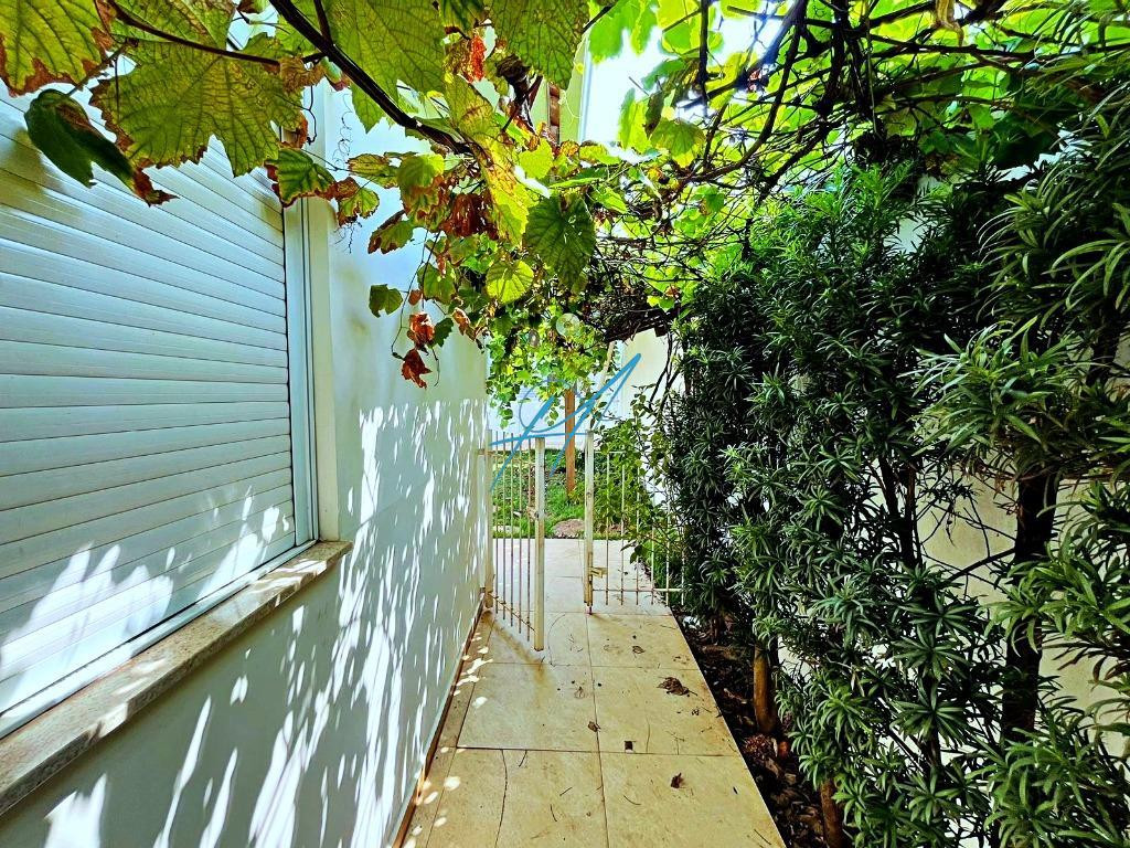 Casa à venda com 4 quartos, 327m² - Foto 11