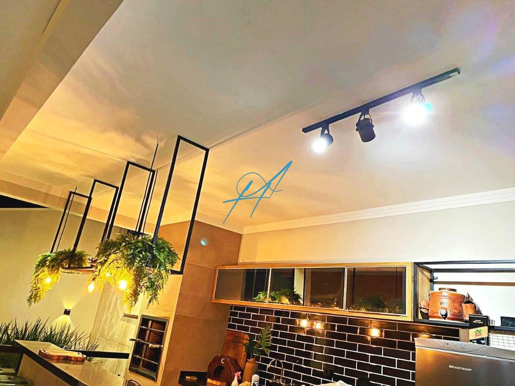 Casa à venda com 3 quartos, 280m² - Foto 1