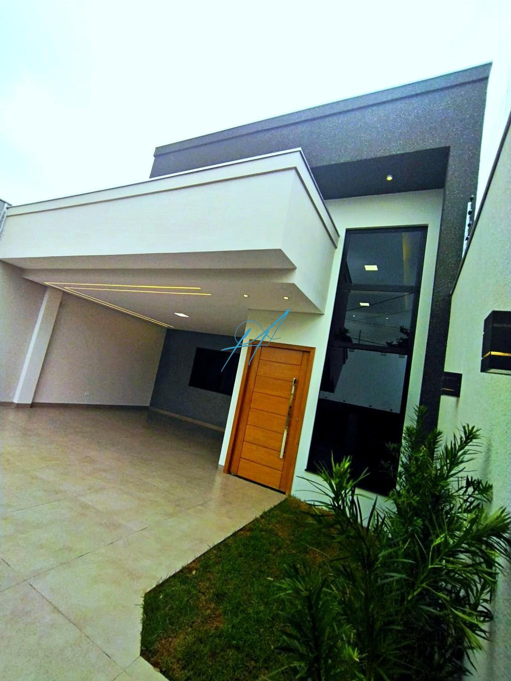 Casa à venda com 3 quartos, 138m² - Foto 1