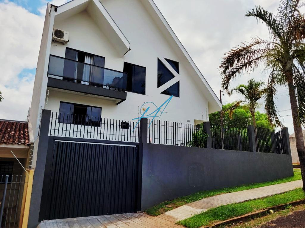 Casa à venda com 3 quartos, 234m² - Foto 2