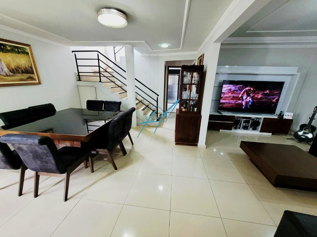 Casa à venda com 3 quartos, 234m² - Foto 7