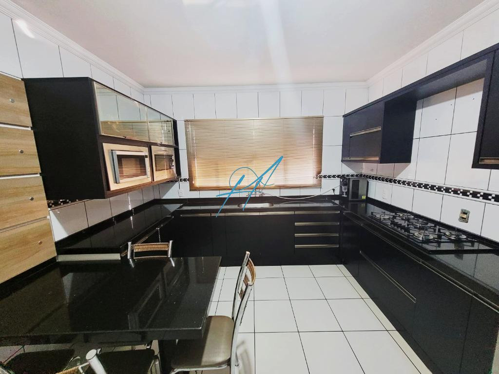 Casa à venda com 3 quartos, 234m² - Foto 9