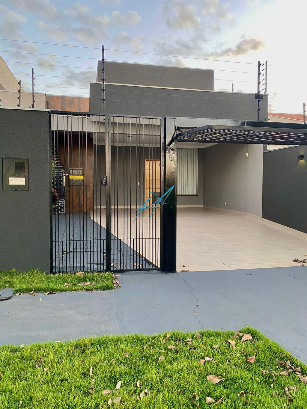 Casa à venda com 3 quartos, 106m² - Foto 1