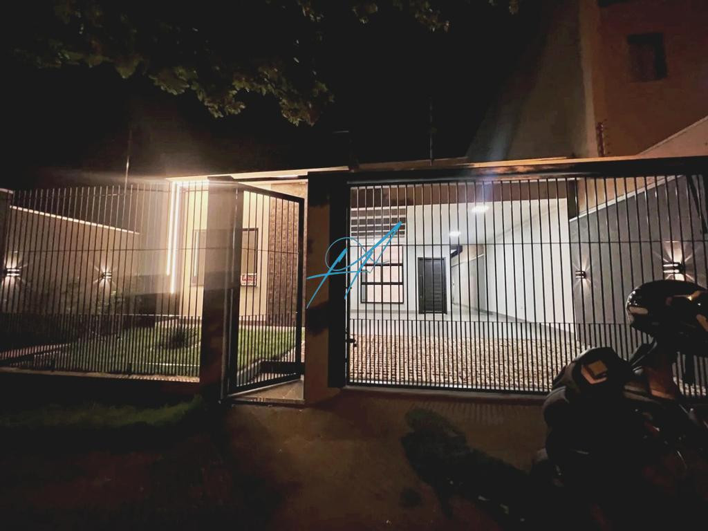 Casa à venda com 3 quartos, 114m² - Foto 1