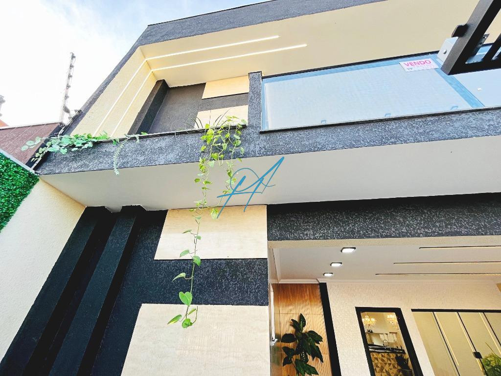 Casa à venda com 4 quartos, 245m² - Foto 1