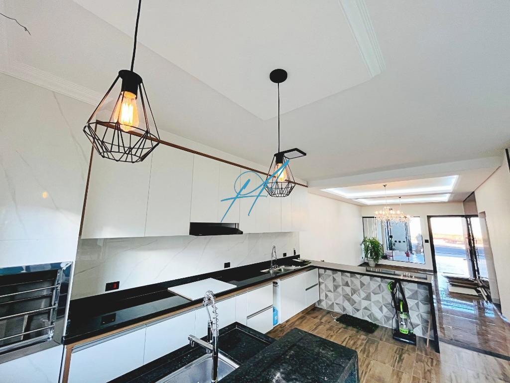 Casa à venda com 4 quartos, 245m² - Foto 14
